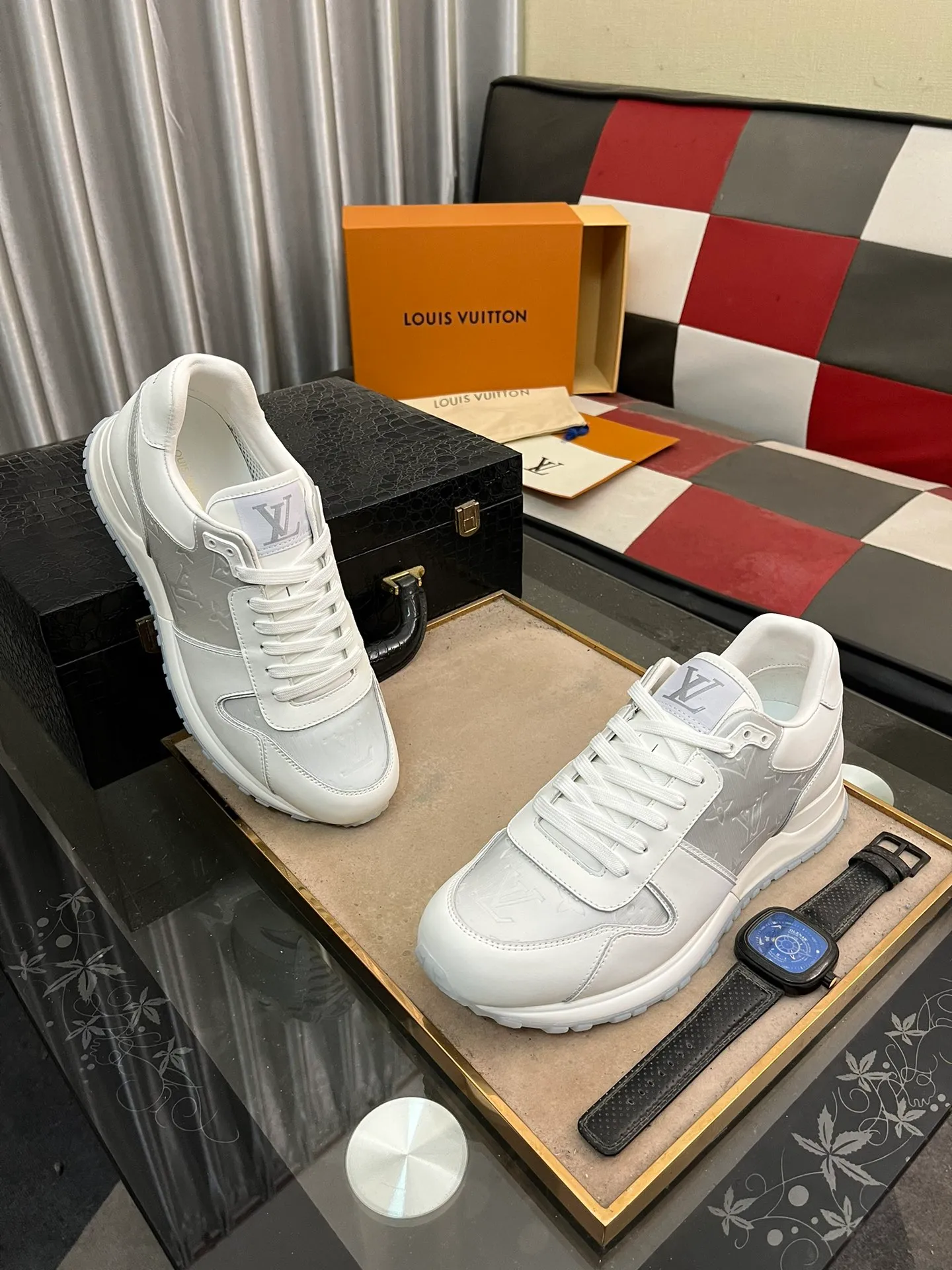 Men's shoes 💰540⌚️⌚️LV Louis Vuitton. The latest fashionable casual shoes are popular in physical stores. New spring and summer comfortable imported custom original cowhide, unique jacquard fabric element design. With sheepskin lining, Lv original base, [sun][sun] high-end packaging and high quality💪Details determine quality, code number 38-44